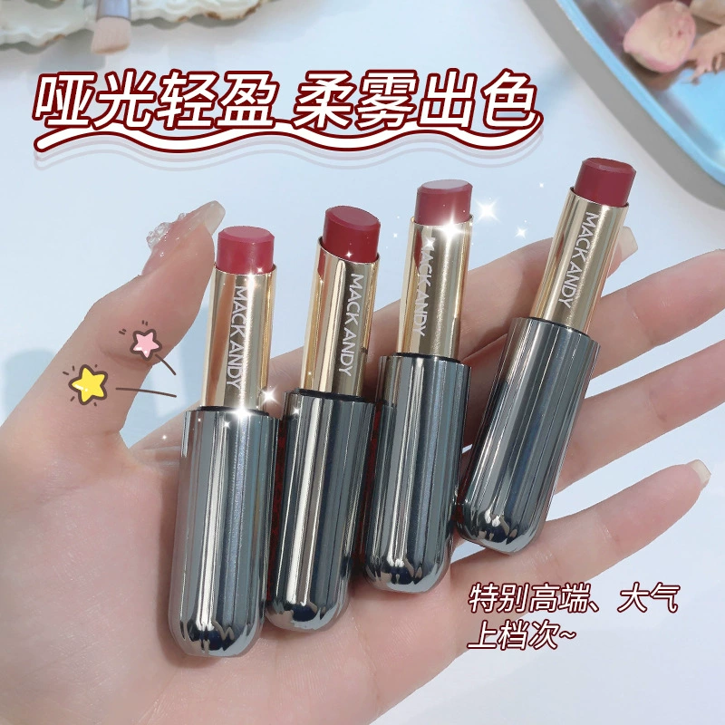Love Yunyong Lip Luming Air Fog，тонкий，легкий и глупый, не сухой，не шикарный, не прилипает к чашке