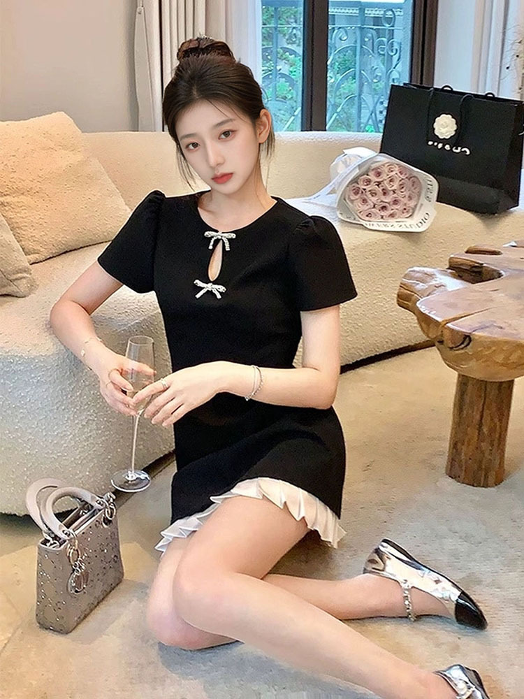Váy ngắn ôm dáng tay phồng ren lãng mạn phong cách quý tộc nhẹ nhàng M5058 — Màu đen