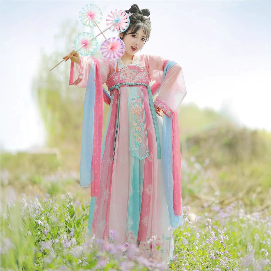 Весной и летом новая китайская одежда из династии Тан