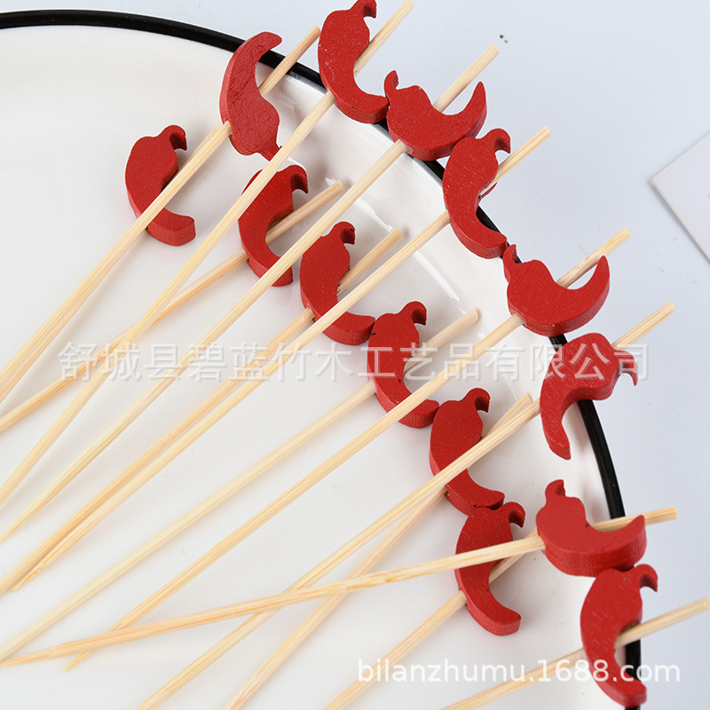 Pimienta roja al por mayor palo de fruta palo de bambú creativo de pastel de decoración horquilla de fruta creativo de palo de fruta