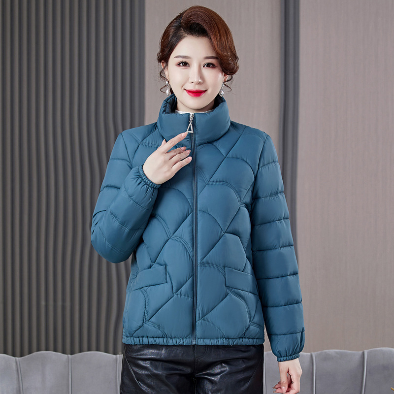 2023 nueva ropa de algodón ligera y delgada de mujeres de mediana edad, ropa de algodón corta, ropa de algodón para madres, chaqueta de algodón, abrigo de invierno image 8