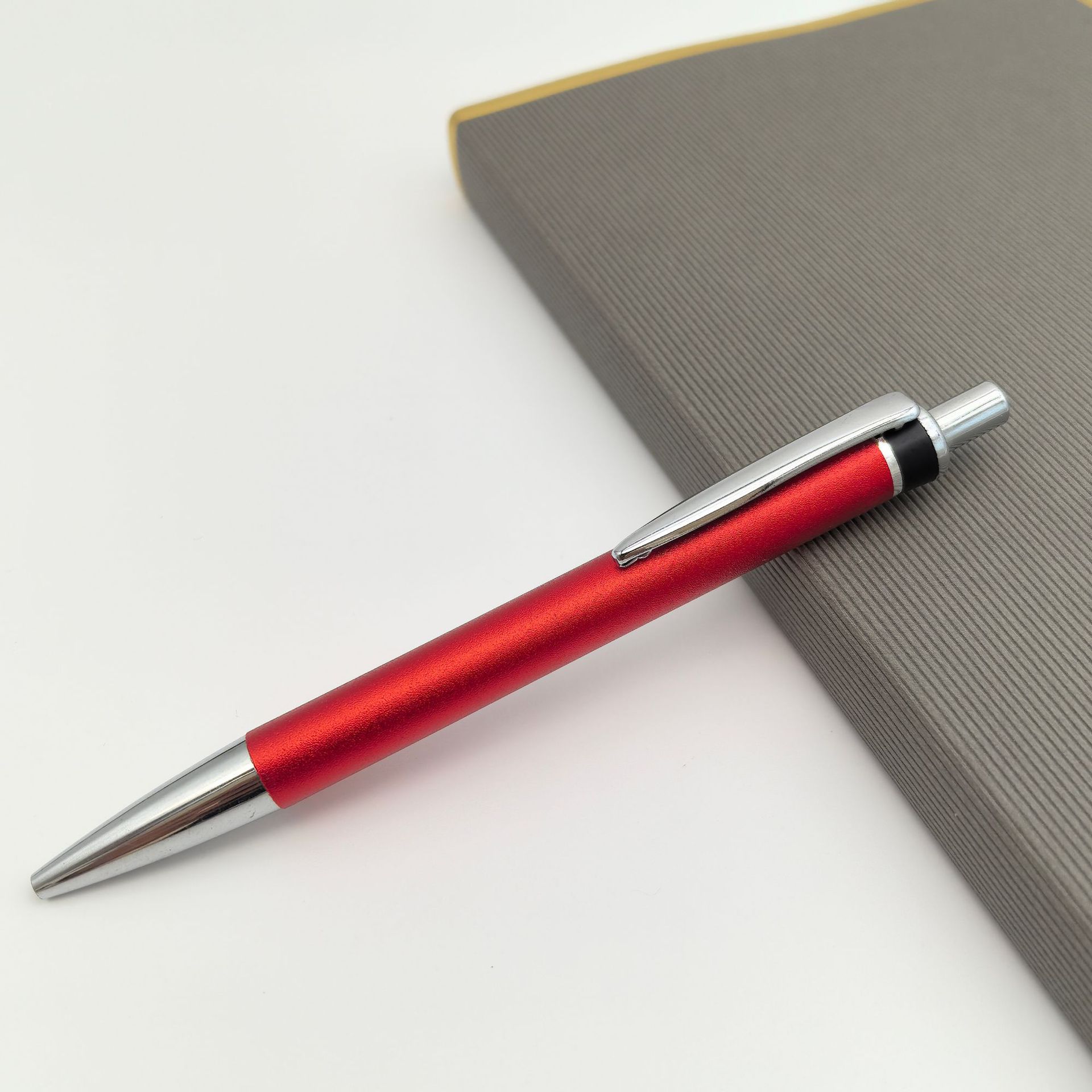 Bolígrafo de metal al por mayor aluminio esmerilado bolígrafo de regalo creativo bolígrafo personalizado logotipo de color láser