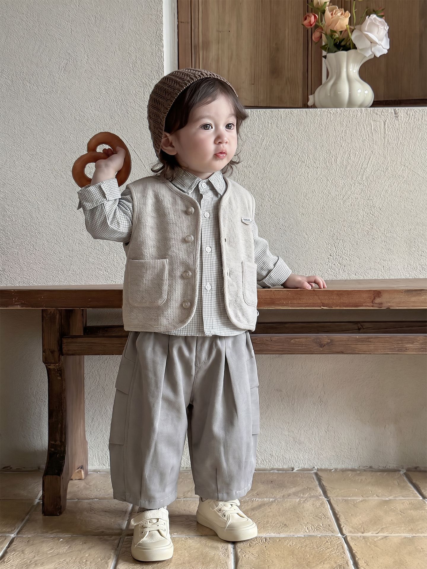Autumn boys' outfit: stylish plaid shirt, cargo pants, and vest three-piece set for little boys