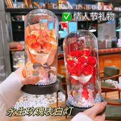 バレンタインデーの女の子の親友は実用的で高級感があります。
