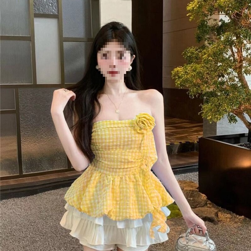 Trendy French-Style Sweet Youthful Plaid Tube Top Short Slim-Fit Bustier Shirt for Women with a Stylish Design Trendy French-Style Sweet Youthful Plaid Tube Top Short Slim-Fit Bustier Shirt for Women with a Stylish Design