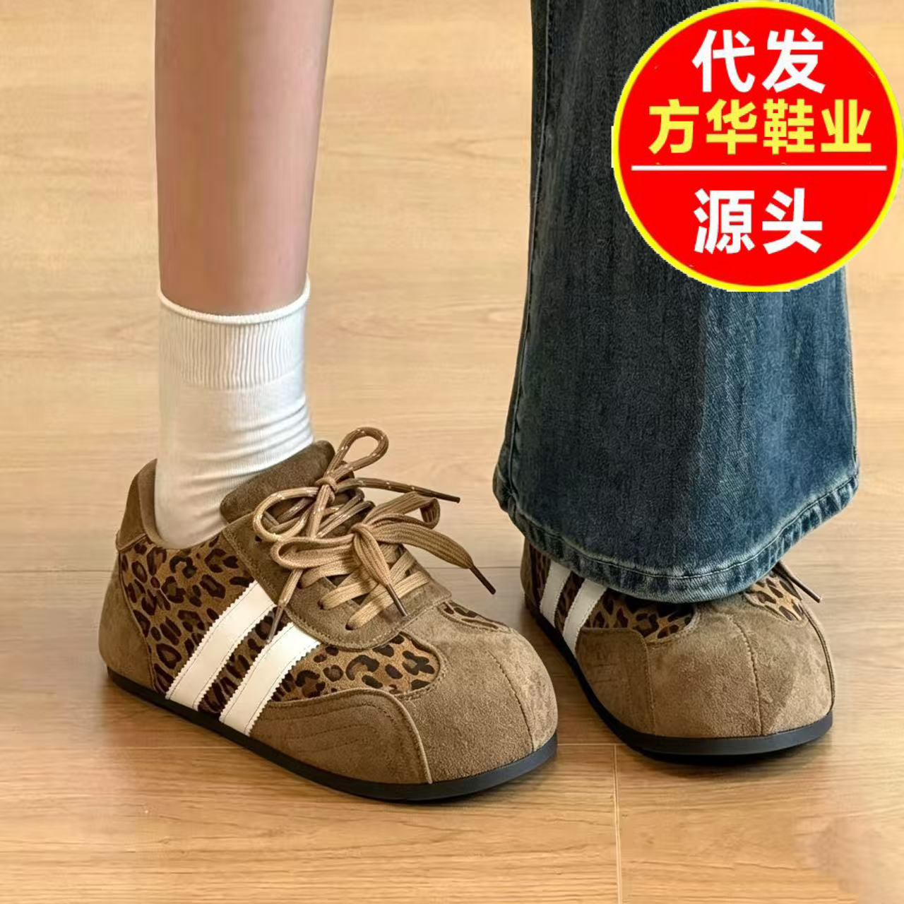 2026 verano nuevo estilo de zapatos de entrenamiento de estilo británico estilo coreano de moda aumentó la altura de los zapatos deportivos de mujer de cordones casuales