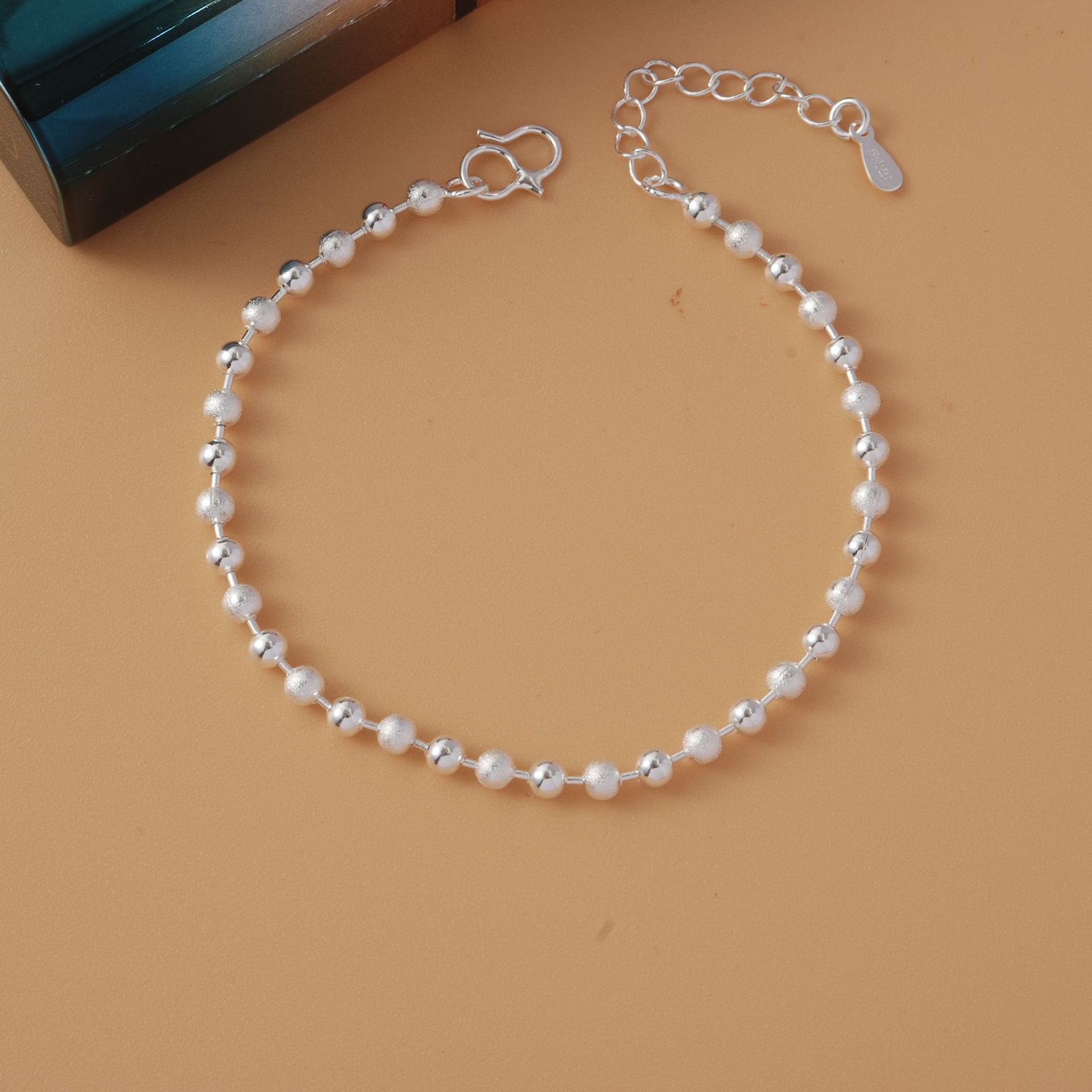 thumbnail image 1 of Pulsera chapada en plata para estudiantes que preserva el color, pulsera sencilla para mujer, joyería de mariposa estrella coreana, regalo de moda SL36, cuentas de luz indirecta, bola de arena, 1 of 2