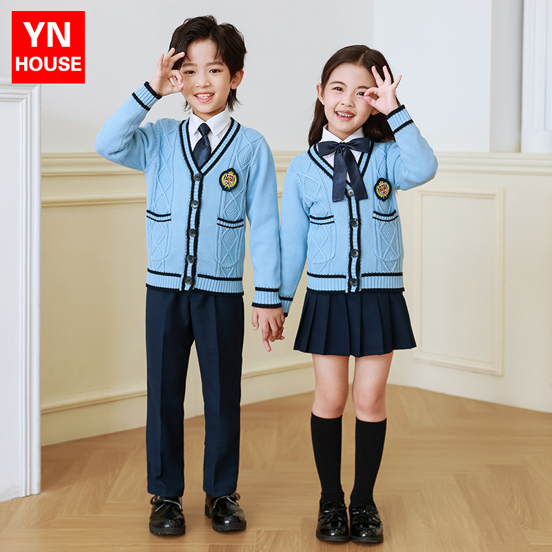 Uniforme escolar para estudiantes de primaria primavera y otoño ropa de clase de estilo universitario traje cardigan de estilo coreano para niños Jardín de Infantes de tres piezas británico Ropa de jardín