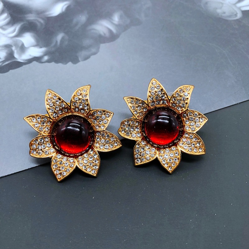 10g Weight No Inlaid Inlay Material Earrings, Ear Studs Classification Travel Occasion Heart Pattern Women'S Gender Fashion Style White, Green, Gold, Silver, Black Color Electroplating Real Gold Color Enamel Glaze Flower Pearl Gems Ear Clip Wholesale 3