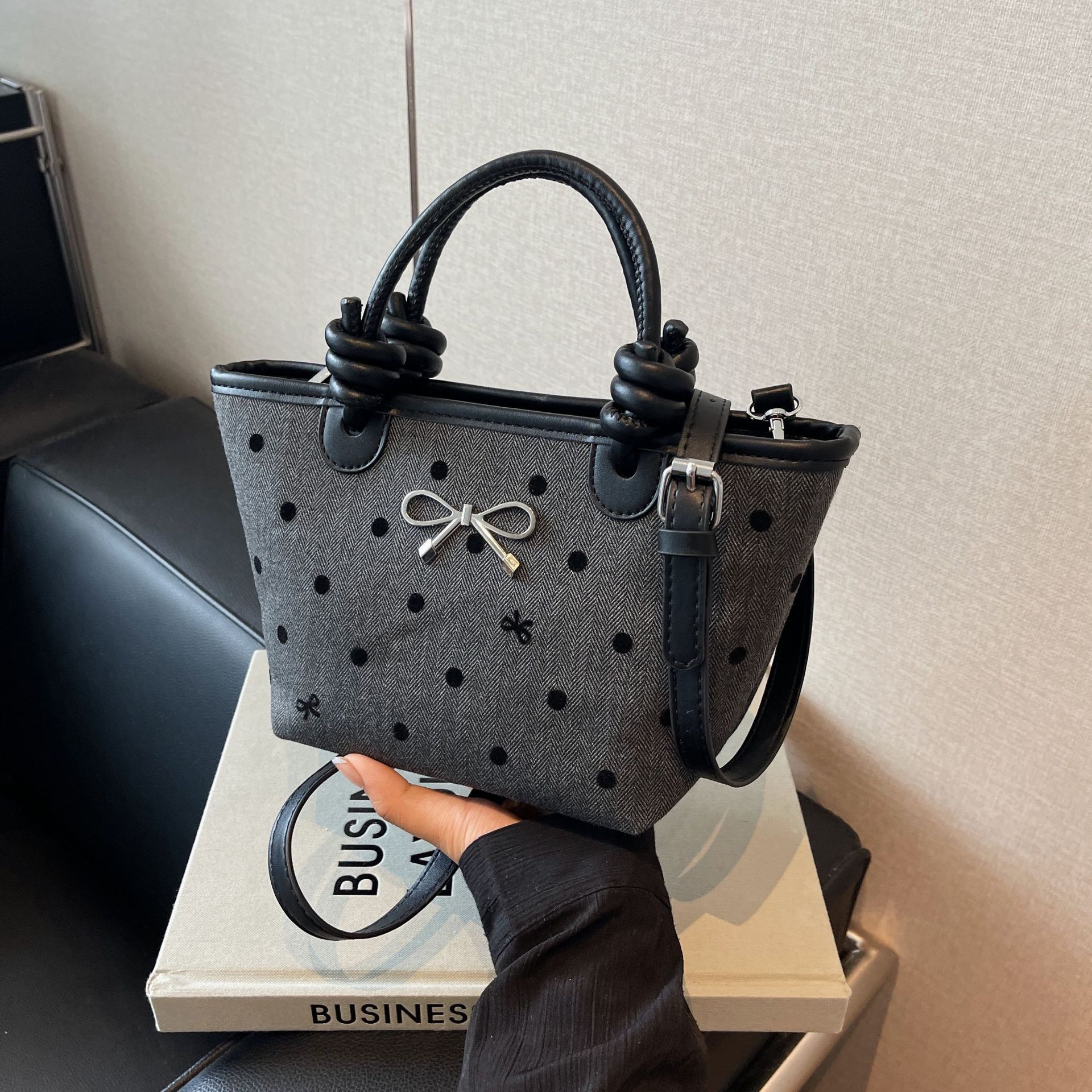New crossbody 2024 new fashionable butterfly decoration handbag for going out to work trend single shoulder small square_voghion.com