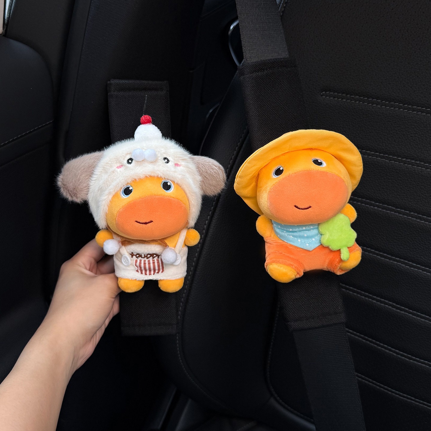 Capybara Lulu car seatbelt shoulder pad, in-car decorative accessory, anti-friction clothing, suitable for couples and goddesses