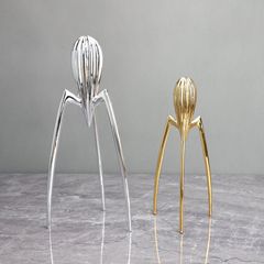 現代の軽い豪華な電気めっきタコの金属の置物のサンプルの間のオフィスの客間の玄関のテレビの戸棚の家庭の装飾品