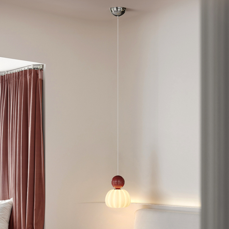 Lámpara de red roja cálida y creativa calabaza de dormitorio candelabro protector de ojos espectros de viento cama pequeña crema francesa todo Rui