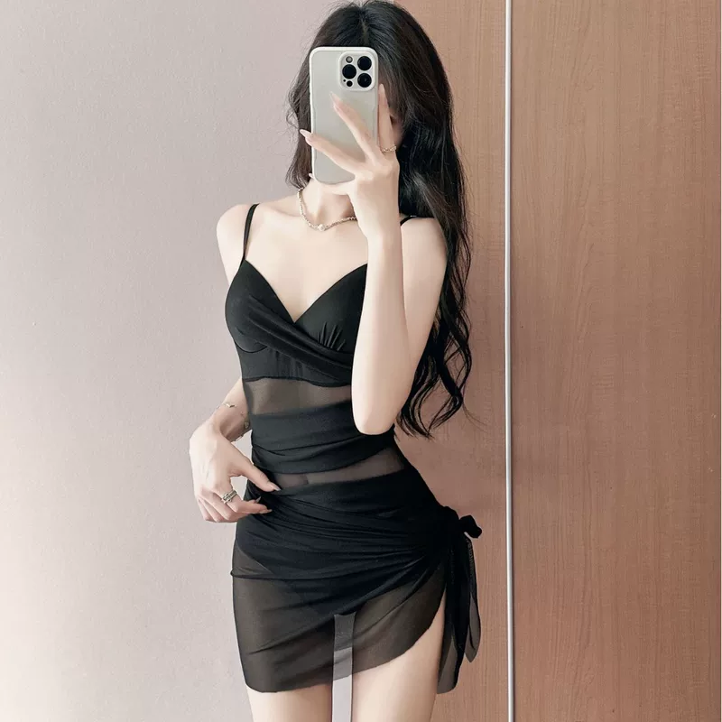 Купальный костюм, сексуальный overall, акцент на бёдрах