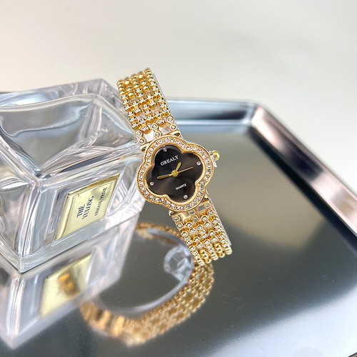 Four-leaf Clover Diamond-studded Quartz Watch for Women Live Stream Lady Manufacturer Wholesale Foreign Trade New Bracelet Watch