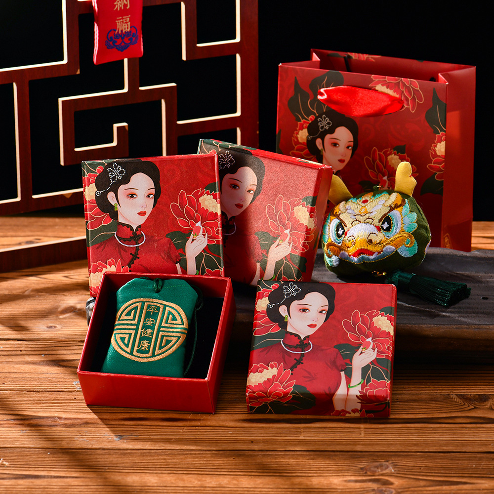 现货复古纸制红色女士项链翡翠玉石珠宝饰品盒香水口红礼品首饰盒