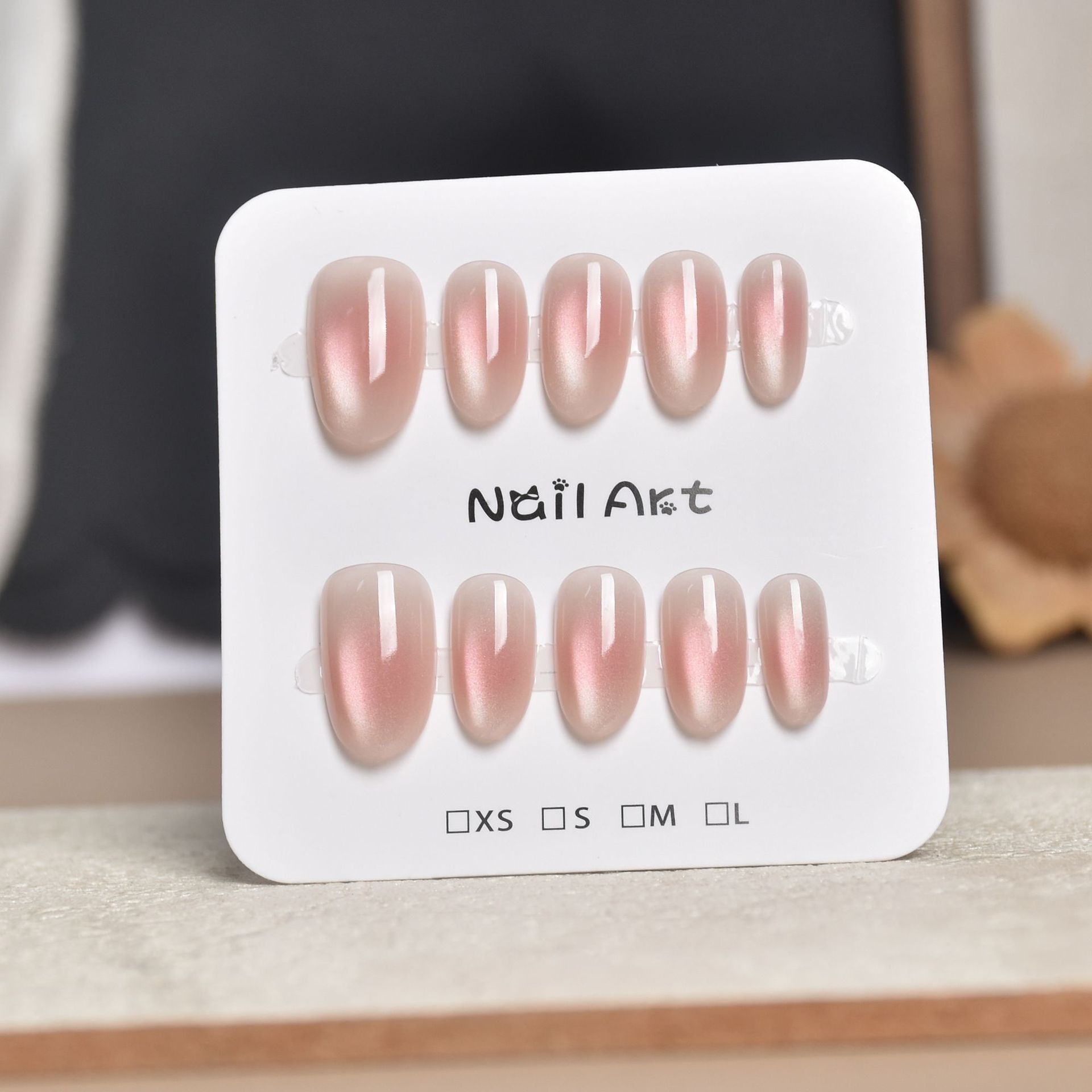 Uñas postizas francesas con diseño floral dorado, estilo ojo de gato, cortas y desmontables, producto de alta gama para arte de uñas 2026.