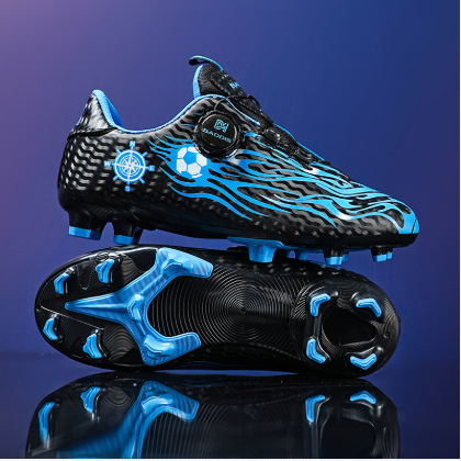 небесно-голубые длинные ногти