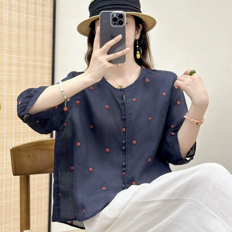 2025 Новая ретро рубашка из рами с вышивкой, женская мода · Темпераментная рубашка с круглым вырезом и средними рукавами, тонкий летний топ