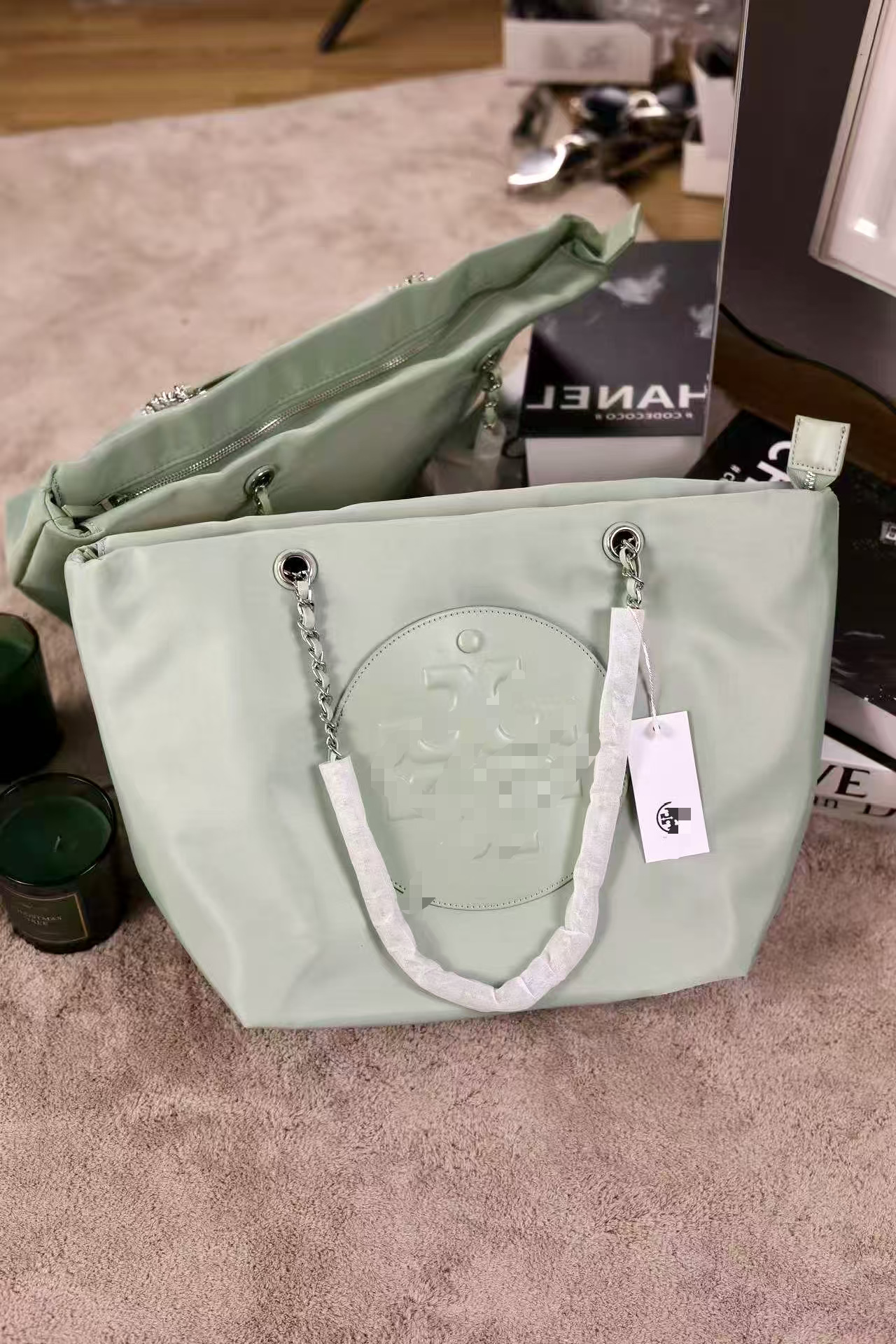 With zipper, big, green
