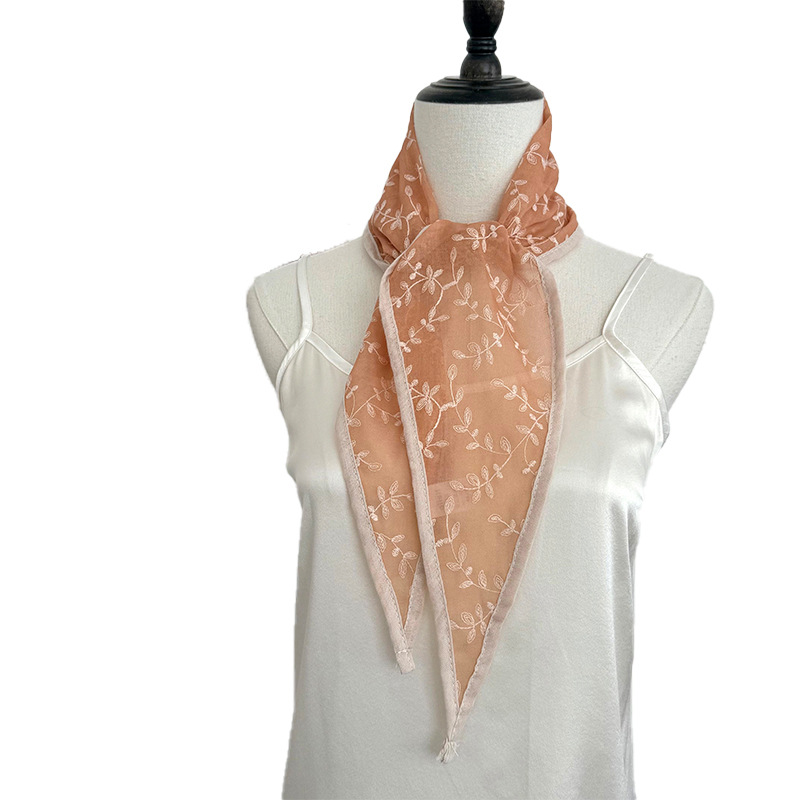 Pañuelo de seda, sentido avanzado, nuevo estilo, decoración de bordado de flores, bufanda pequeña en forma de diamante, cinta para el cabello trenzada, cinturón para el cabello trenzado, accesorios para el cabello atados