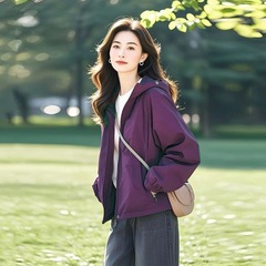 【細かい仕事】2025春の服装は独特の帽子をかぶっています。