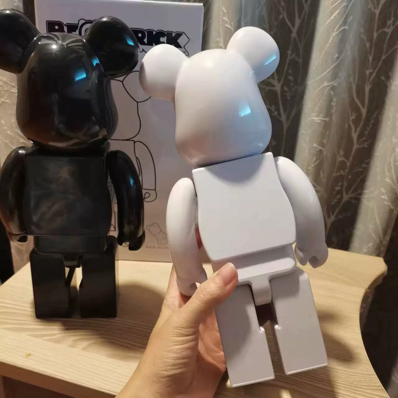 Bearbrick 400%Конструктор детали Угрожающее Белое Медведь Модель DIY материал Симатику Hand -Model модель игрушки качели кукла