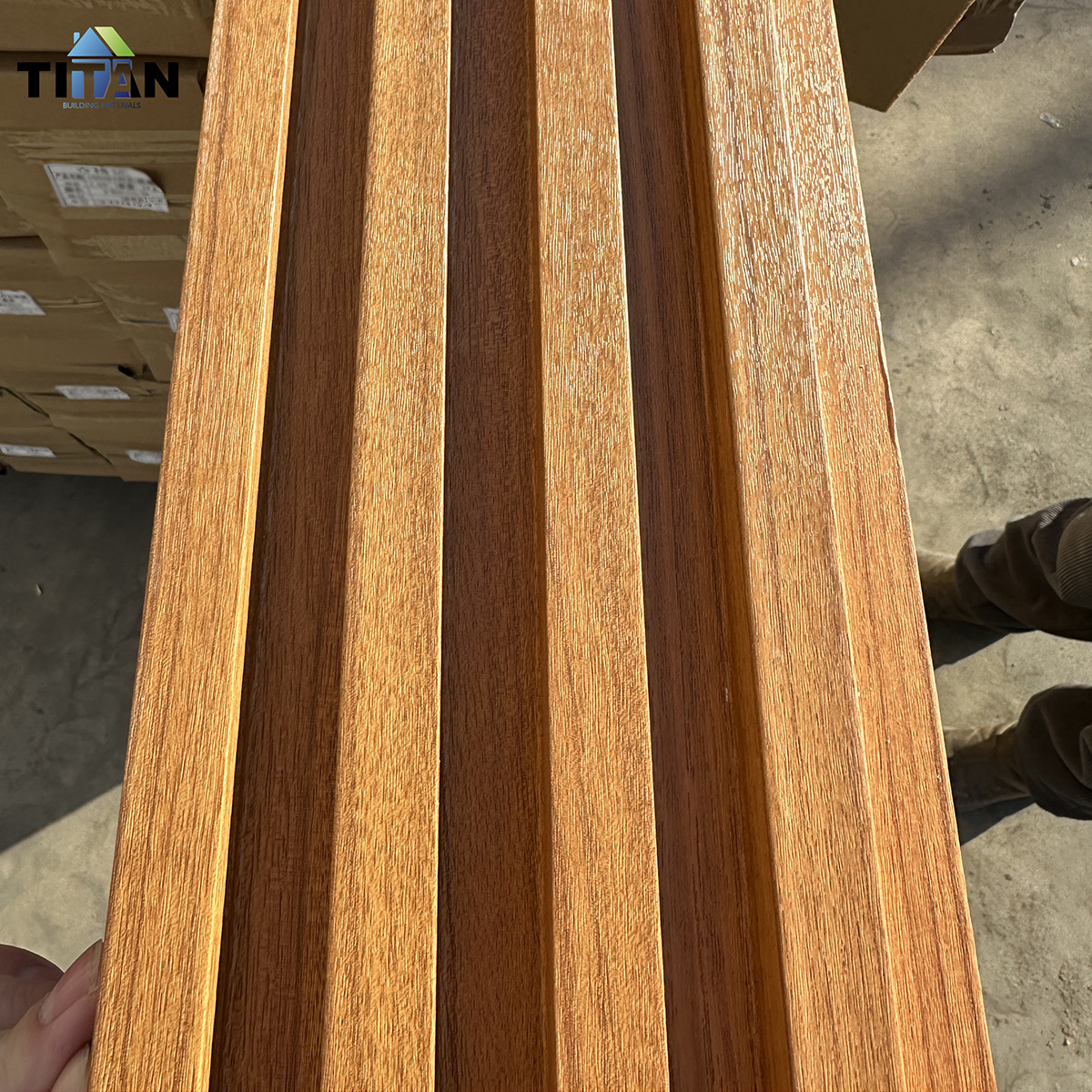 Tablero de la Gran Muralla coextruido de segunda generación WPC Material de madera y plástico Tablero de pared 218*26 Rejilla para exteriores
