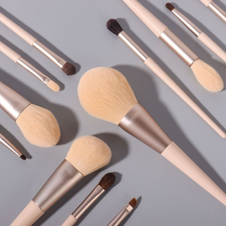 Juego de pinceles de maquillaje Morandi 12 pinceles de sombra de ojos de piel de animal súper suaves pinceles de maquillaje Cangzhou juego completo para el cabello