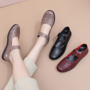 Soft soled mother shoes sandals flat soles for middle-aged and elderly women's hole shoes single-layer shoes for elderly non-slip and comfortable women's shoes for summer