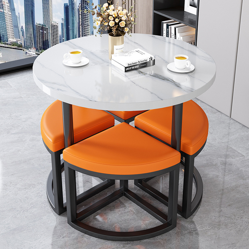 Taburete naranja + mesa de mármol