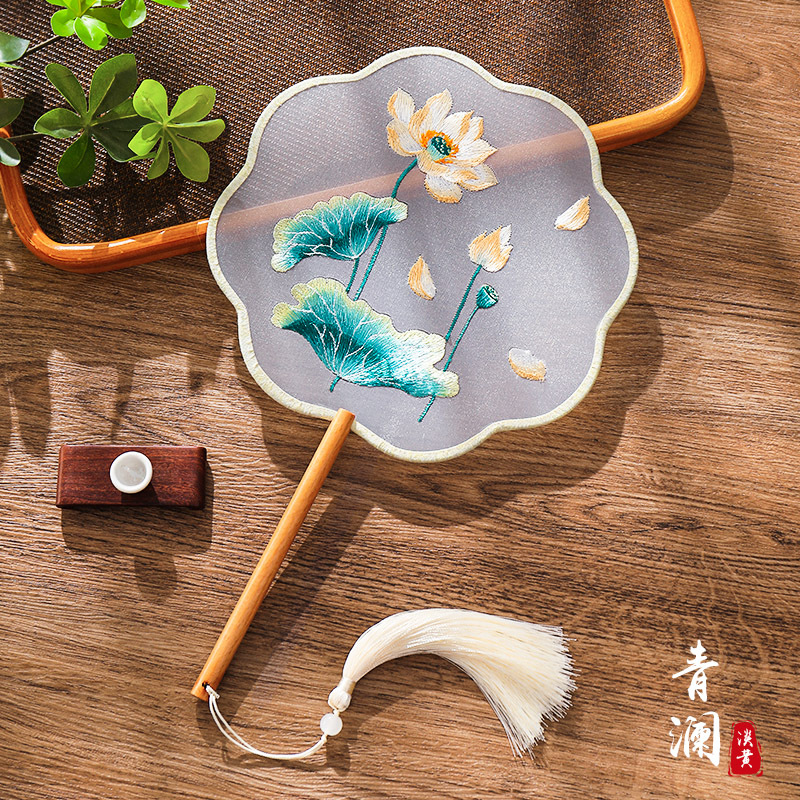 Abanico de grupo Bordado de estilo antiguo Abanico clásico Bordado de estilo chino Fairy Qi Mujer Hanfu Cheongsam Traje antiguo Abanico de baile pequeño de verano