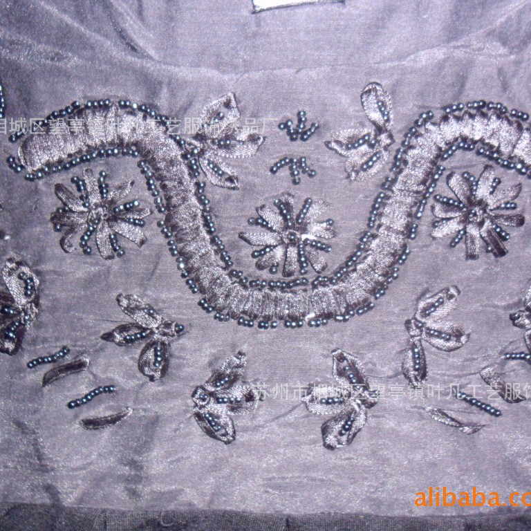 提供 名族风格多样式贴布刺绣 供应产品接定 制手工刺绣