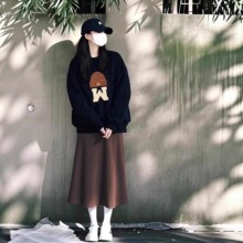 孕妇春秋季时尚洋气时髦印花T恤2026新款上衣孕妈妈黑色显瘦卫衣