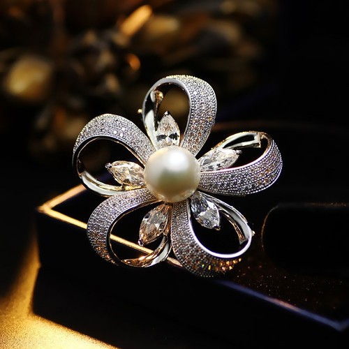 Pearl brooch, high-end niche creative style, coat corsage, versatile, micro-encrusted zircon, clothing pins, accessories wholesale
