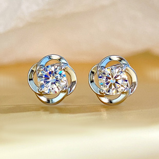 Four-Leaf Clover Earrings for Women, S925 Sterling Silver, Moissanite, White Gold, High-End Feel, Ear-Friendly, Non-Fading, Hypoallergenic Earrings
