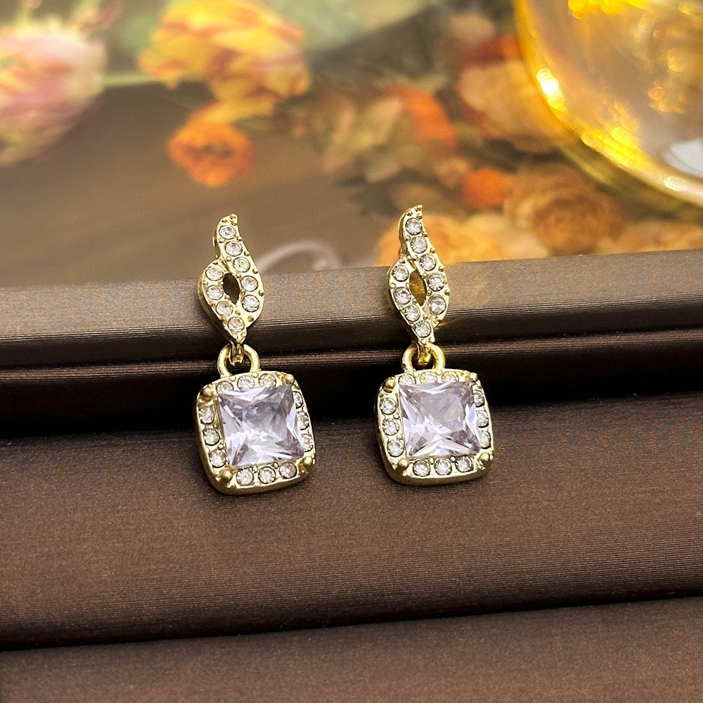 Pinza de oreja de circón de diamantes de lujo ligero francés sin orejas perforadas sin dolor pendientes de todo fósforo de alta calidad accesorios de oreja de moda coreana mujeres