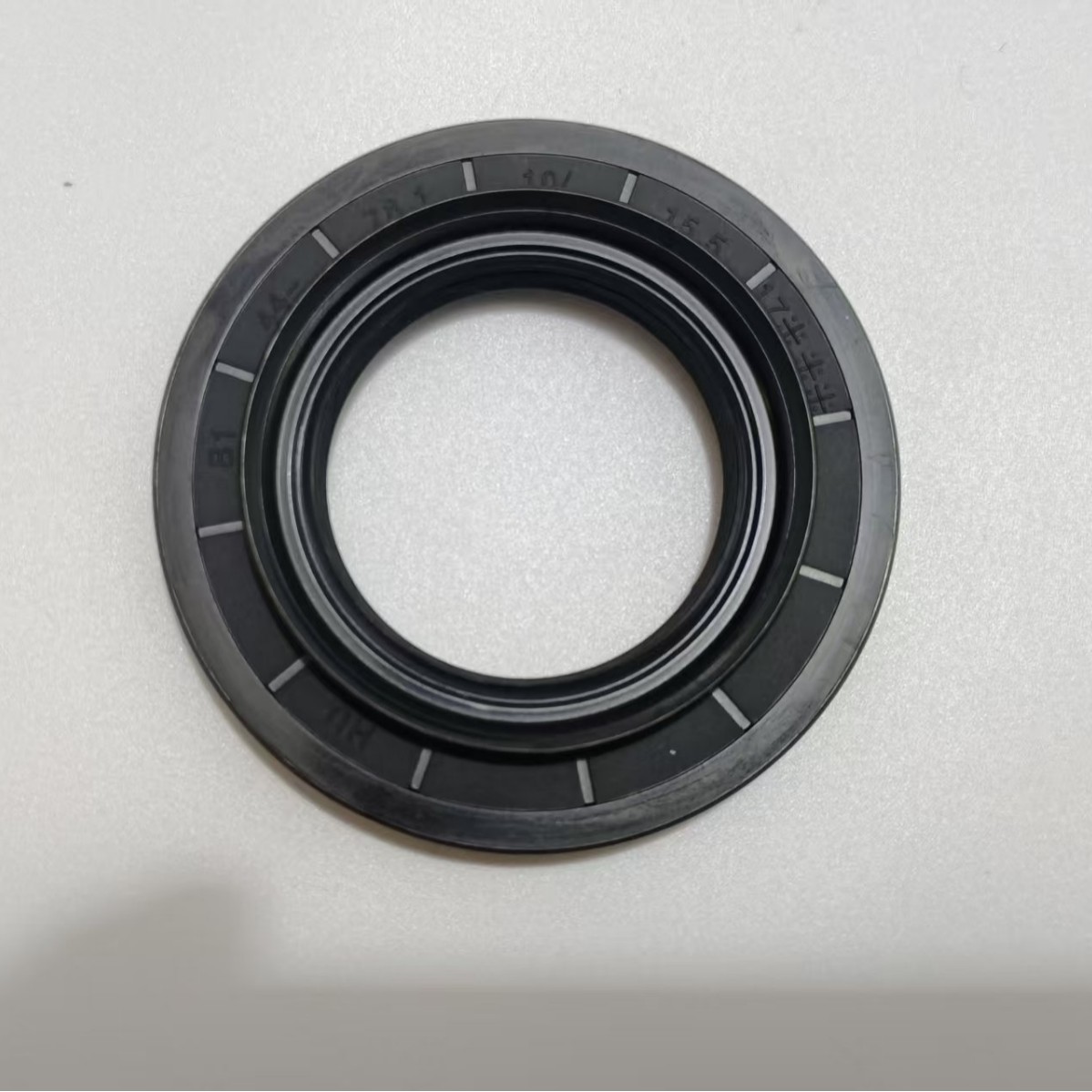 33107505603 Is Suitable for Bmw 1/3/5 Series E46 F21 E90 Oil Seal (Differential) Rear