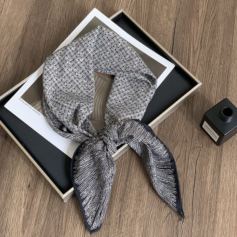 Bufanda de seda Bufanda cuadrada Sensación premium Nuevo color sólido Personalidad Todo fósforo Verano Habitación con aire acondicionado Protector de cuello Bufanda chal Bufanda al por mayor