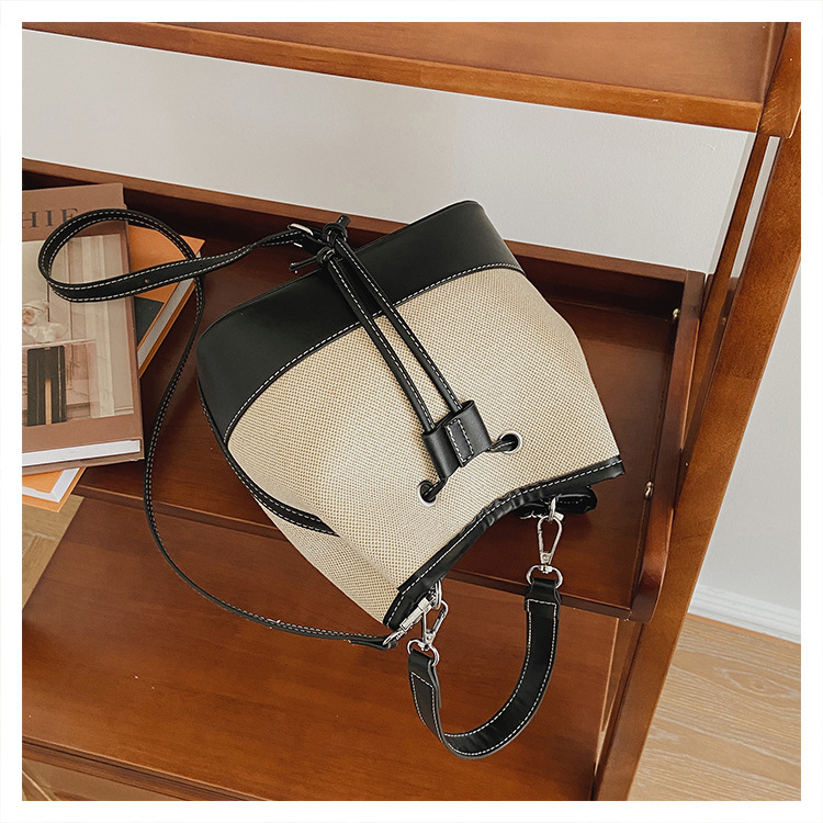 Großhandel Damentaschen 2024 Herbst neue europäische und amerikanische Modetaschen Umhängetasche Kordelzug Nähte Canvas tragbare Eimertasche_voghion.com