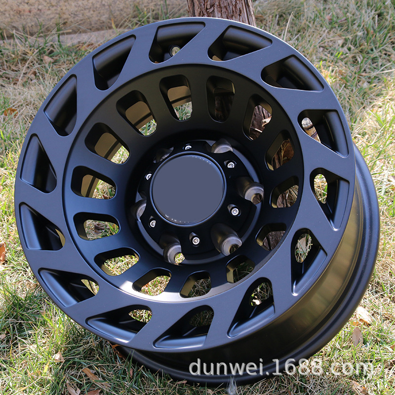 Applicable to cheetah Pajero V33 Delica Dongfeng pickup Fengjun war horse sea lion 15-inch off-road wheel hub wholesale