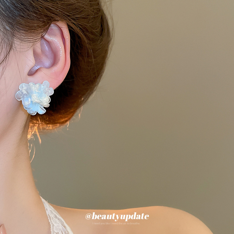 Pendientes de flores de súper hadas manchadas con agujas de plata Pendientes de todo fósforo de moda Personalidad femenina Pendientes de temperamento de lujo ligero Sensación de clase alta de nicho