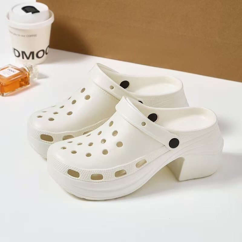 2025 New Style Women's Clogs, Summer Thick-Soled Fashionable Outdoor Non-Slip Closed-Toe Height-Increasing Beach Sandals Wholesale
