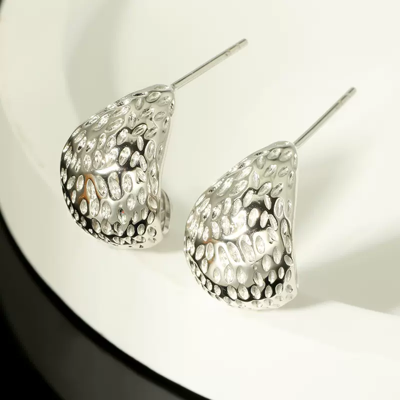 欧伊尼S925纯银耳饰时尚空心锤纹水滴耳钉女轻奢高级感度假风配饰