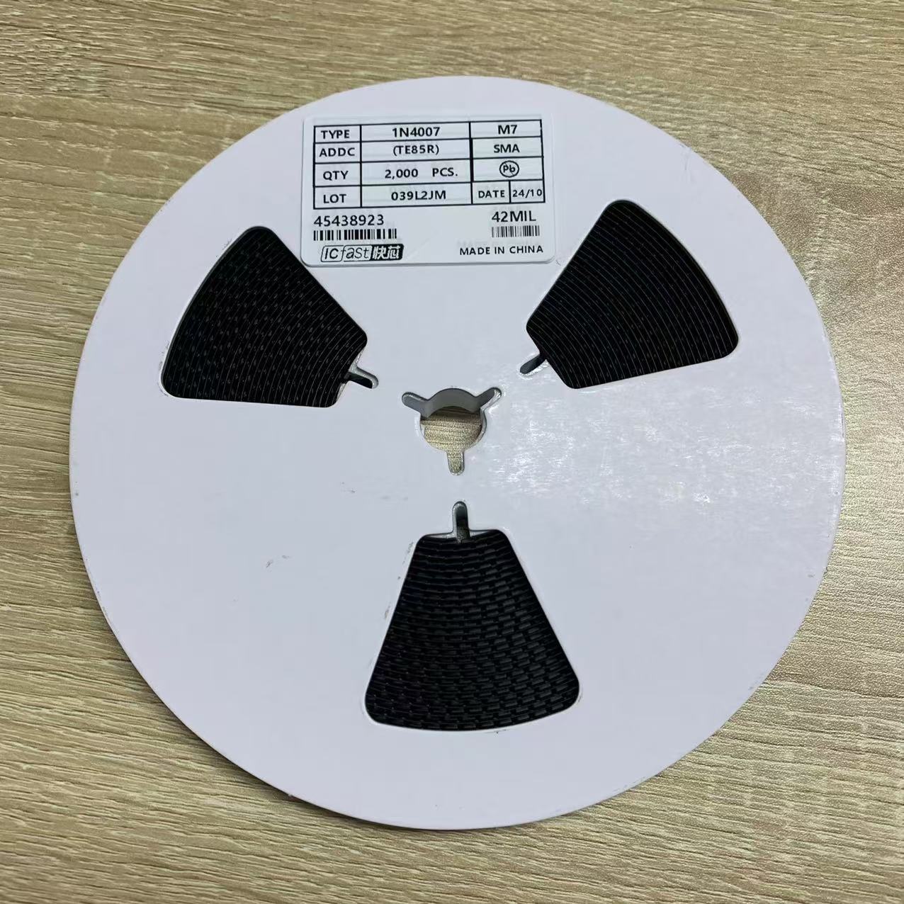 공장 직접 판매 1N4007 M7 SMD 작은 신호 트랜지스터/정류기 다이오드 0.8A 1000V SMA