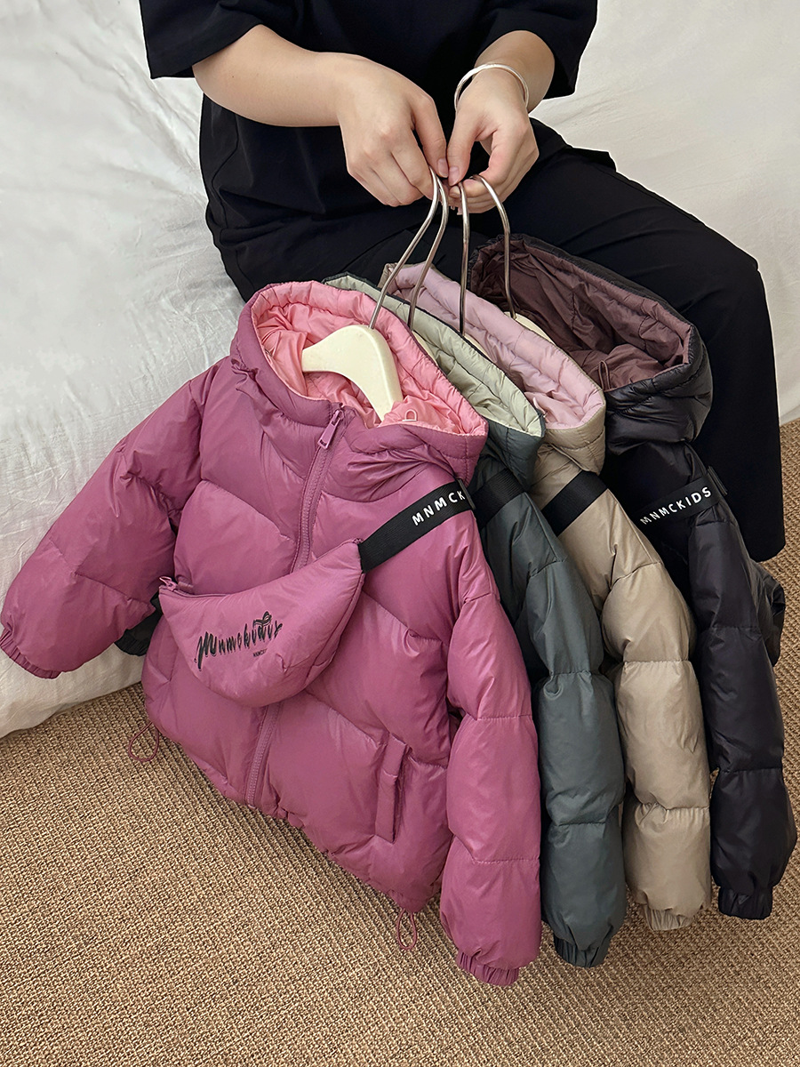 2023 nuevos niños abajo chaqueta mochila de moda pato blanco abajo Otoño e Invierno de los niños abajo chaqueta en vivo venta al por mayor