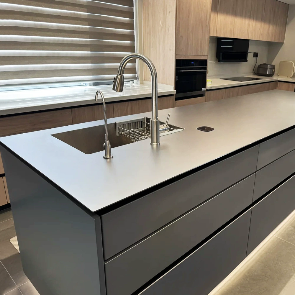 Нержавеющая сталь 304, твердая столешница, устойчивая к царапинам раковина, встроенный бесшовный сварной шкаф, островная кухонная столешница, твердая