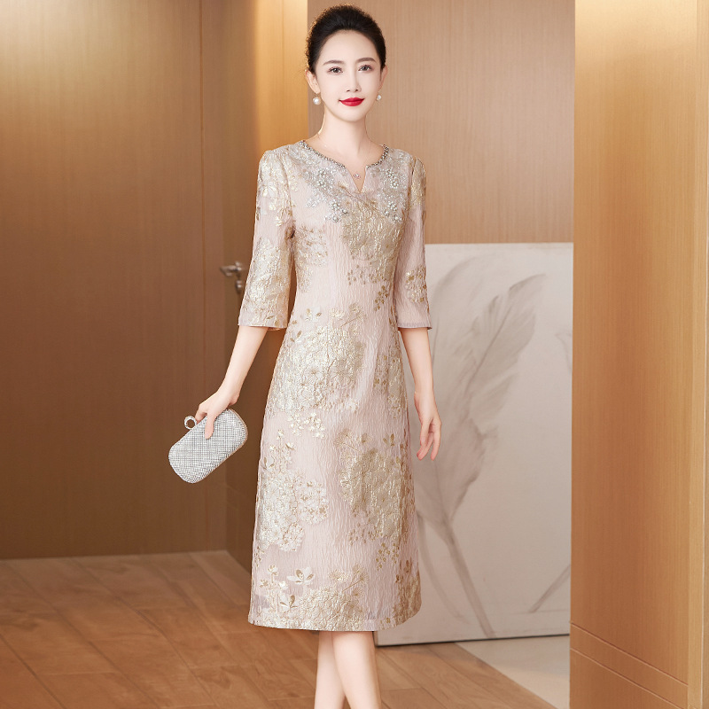 High-End V-Neck Jacquard Satin Fashion Dress with Elegant Temperament, High-Grade Quality, Autumn New Style, Finely Embroidered Slim-Fit Dress