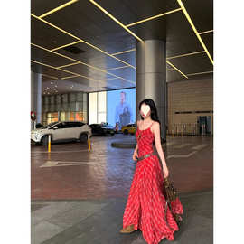 2025新款休闲气质收腰显瘦拼接红格子长款吊带14米连衣裙女