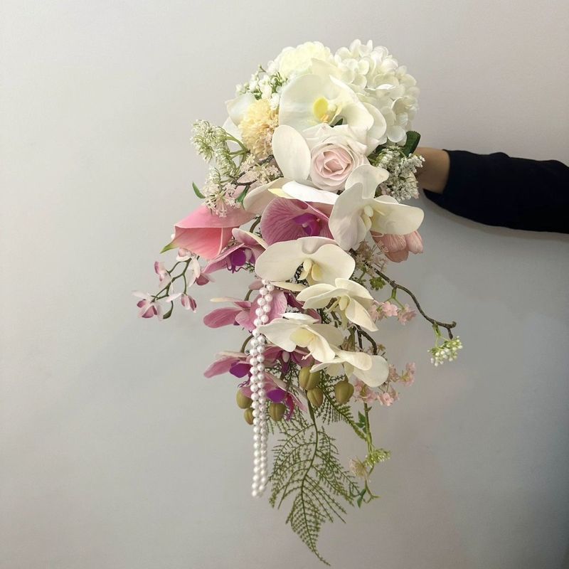 韓国風ウォータードロップブライダルブーケホワイトウォーターフォールフラワーフォトスタジオ結婚式の写真撮影の小道具|undefined
